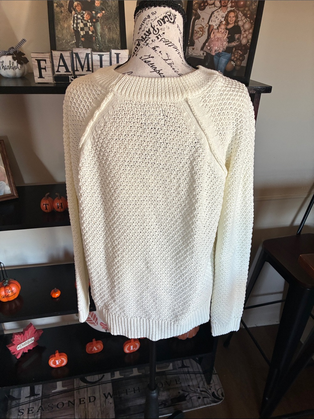 Gap Women’s Cream Knit Crewneck Sweater - Classic Everyday Pullover M - Picture 3 of 10